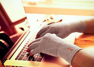 Incrediwear-Circulation-Gloves-Image-4