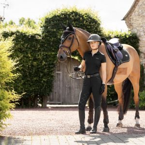 LeMieux-Puissance-Close-Contact-Pad-Black-Lifestyle-Image-1