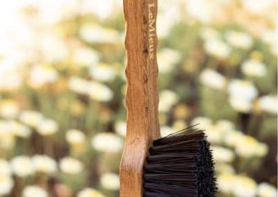 LeMieux-Artisan-Hoof-Pick-Brush-3