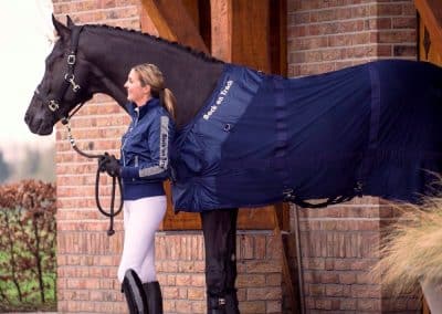 Back-on-Track-Mesh-Ceramic-Rug-Black-Lifestyle