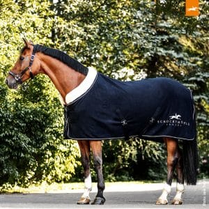 Schockemohle-Premium-Fleece-Rug-Faux-Fur-Lifestyle-2